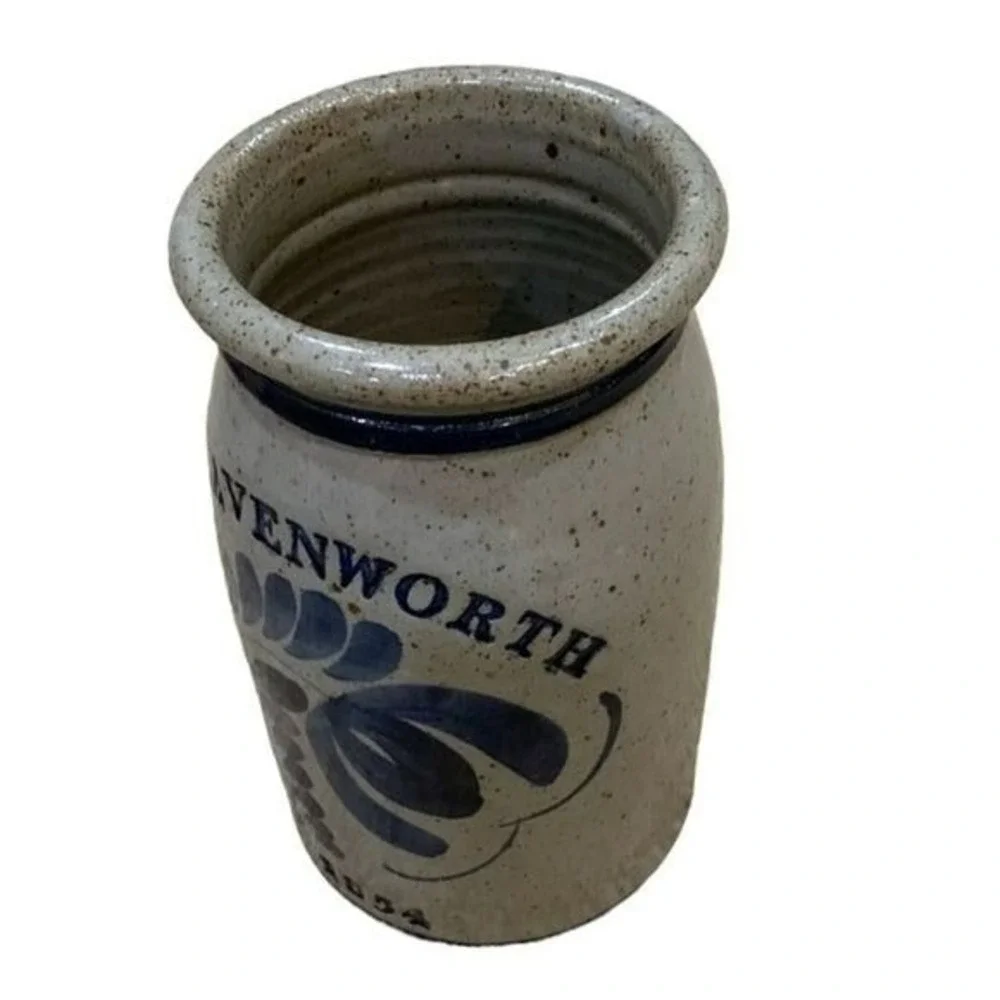 Leavenworth glazed Vase‎ ceramic pottery vase utensil Modern mid-century Vintage